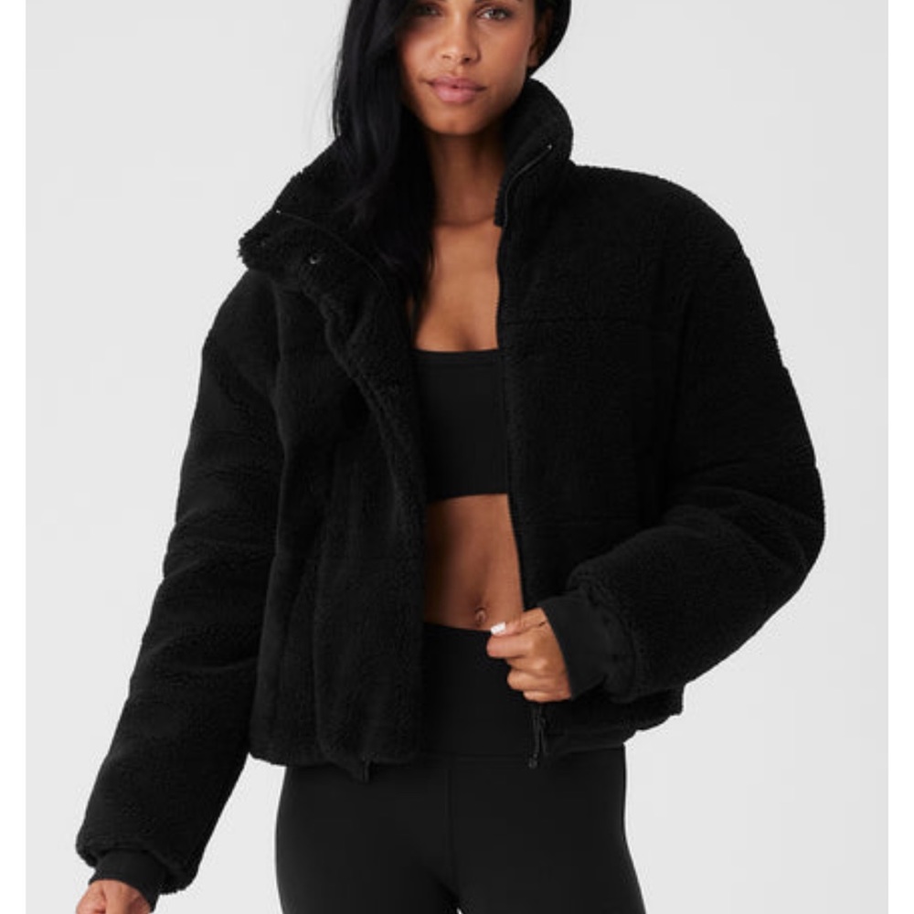 COPY - Alo yoga sherpa snow angel puffer size S black